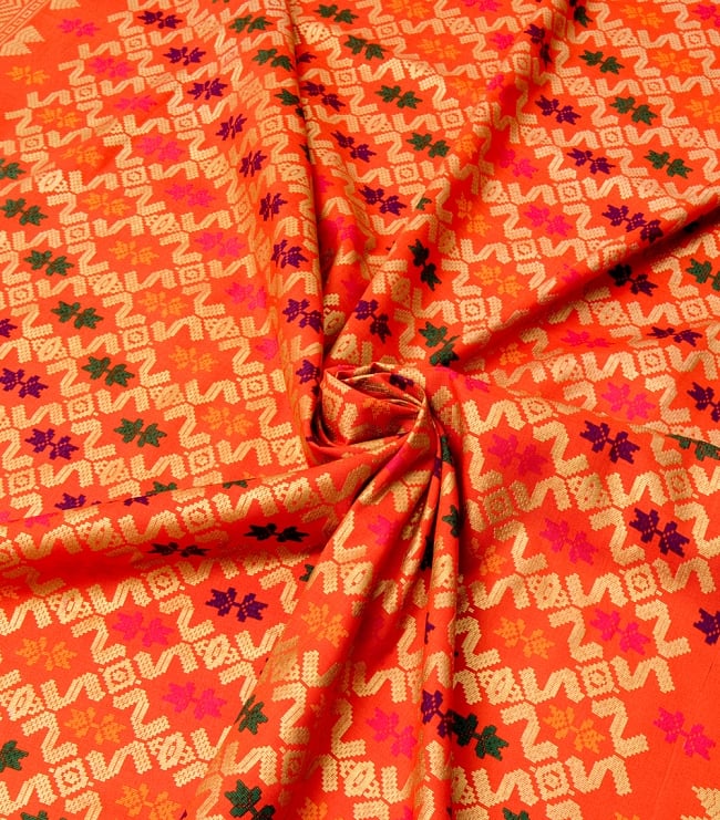 〔185cm*110cm〕インドネシア伝統のコットンバティック - 橙色・伝統模様 4 - 布をクシュクシュっとしてみました