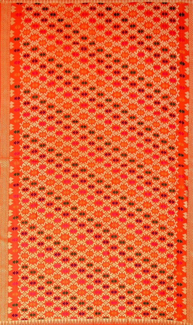 〔185cm*110cm〕インドネシア伝統のコットンバティック - 橙色・伝統模様の写真1枚目です。大きくて使いやすいインドネシアのバティックです。異国感ある色使いと美しく細かな柄がお部屋を一気にアジアンな雰囲気に演出してくれます。バティック,バリ バティック,ソファーカバー,マルチクロス,バリ雑貨,テーブルクロス