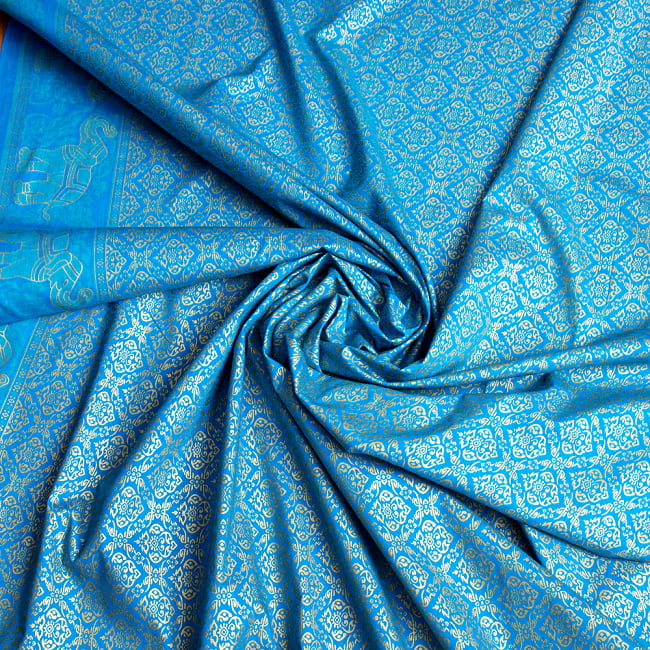 インドネシア伝統模様　ろうけつ染めデザインのレーヨンバティック布〔184cm*111cm〕 3 - 布をクシュクシュっとしてみました

