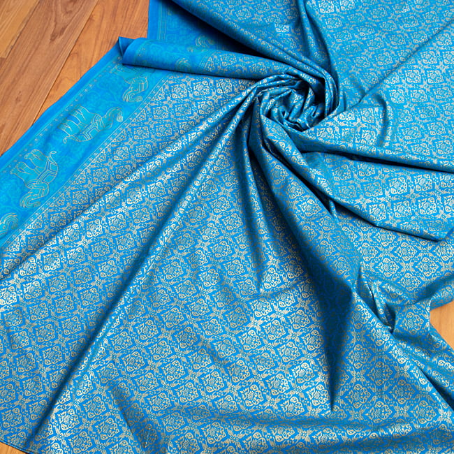 インドネシア伝統模様　ろうけつ染めデザインのレーヨンバティック布〔184cm*111cm〕 4 - とても雰囲気があります
