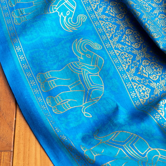 インドネシア伝統模様　ろうけつ染めデザインのレーヨンバティック布〔184cm*111cm〕 6 - 拡大写真です
