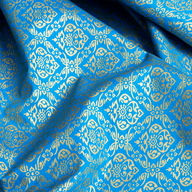 インドネシア伝統模様　ろうけつ染めデザインのレーヨンバティック布〔184cm*111cm〕 7 - 別の部分の拡大写真です
