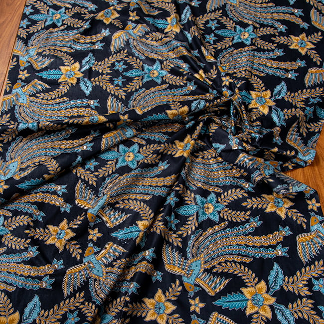 インドネシア伝統模様　ろうけつ染めデザインのコットンバティック〔204cm*107.5cm〕 4 - とても雰囲気があります