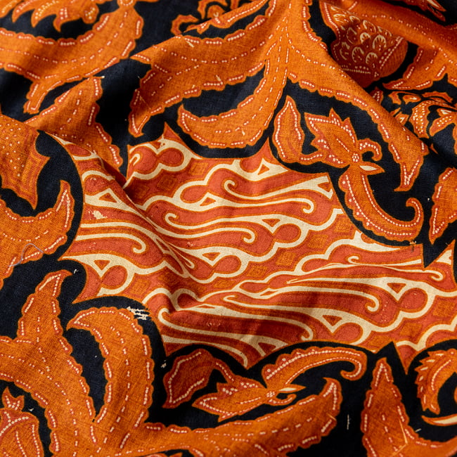 インドネシア伝統模様　ろうけつ染めデザインのコットンバティック〔202cm*105cm〕 7 - 別の部分の拡大写真です