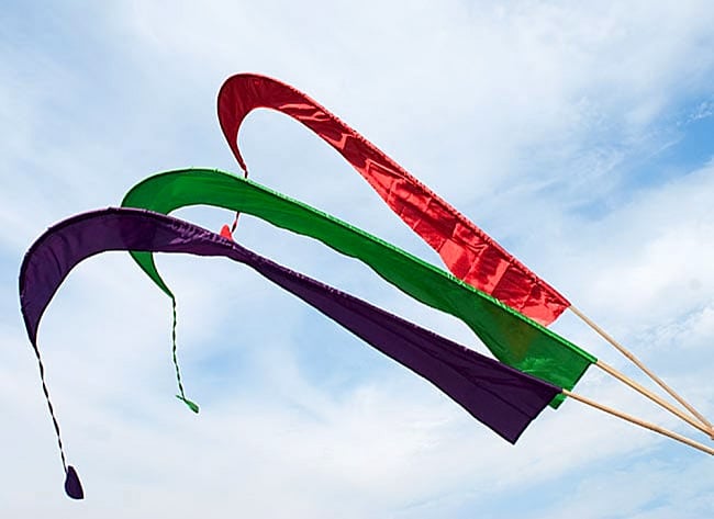 ［グリーン］カラフルプリント - ウンブル・ウンブル（バリのぼり旗）【約220cm】 5 - 3枚並べて撮影しました