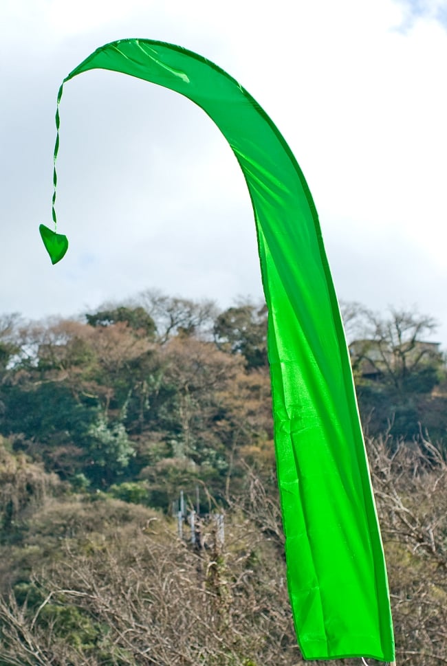 ［グリーン］カラフルプリント - ウンブル・ウンブル（バリのぼり旗）【約220cm】の写真バリ 祭礼,バリ 旗,デコレーション,パーティー