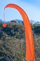 ［オレンジ］カラフルプリント - ウンブル・ウンブル（バリのぼり旗）【約220cm】