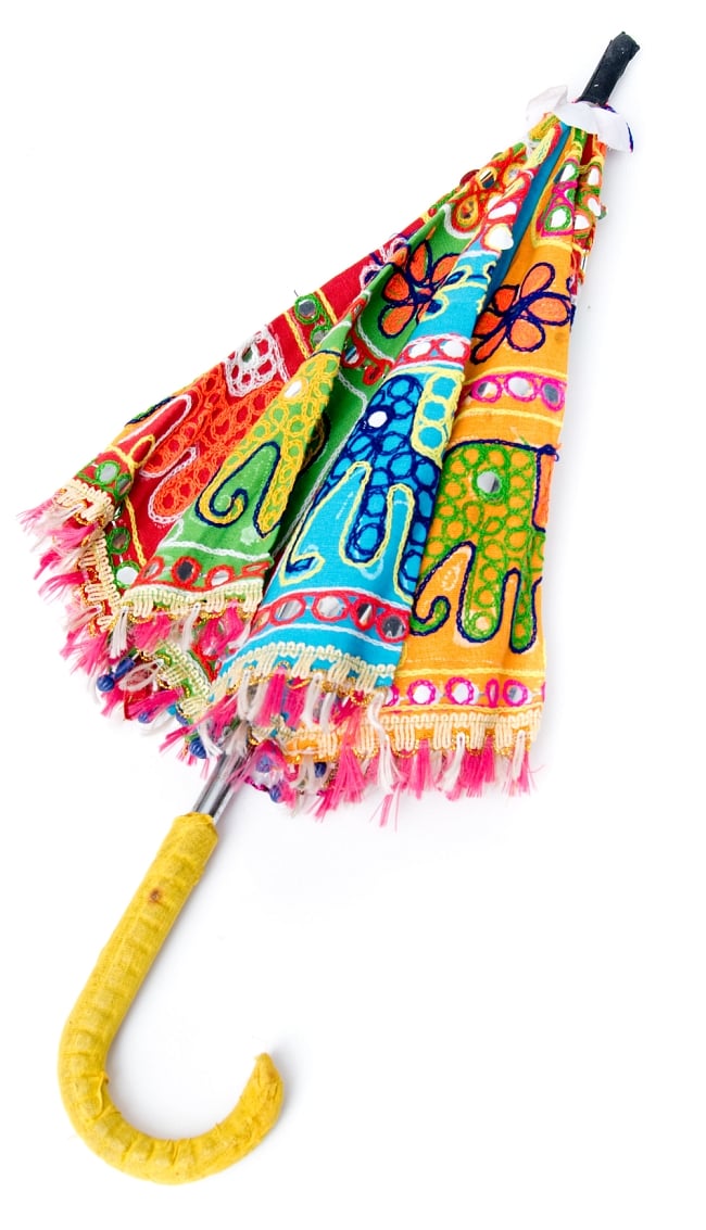 〔アソート〕インド・ラジャスタンの刺繍傘・日傘 - 直径60cm程度 13 - 折りたたんだところです
