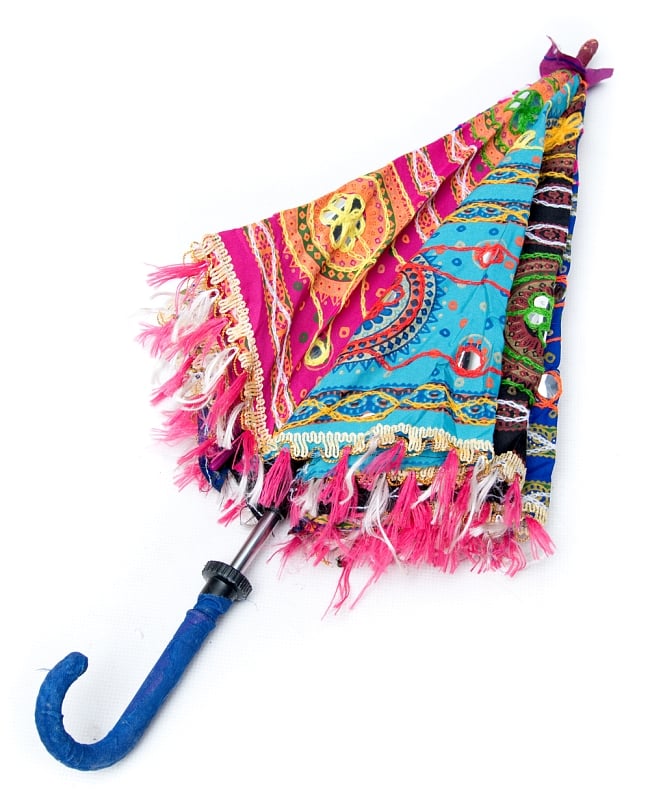 〔アソート〕インド・ラジャスタンの刺繍傘・日傘 - 直径60cm程度 12 - 折りたたんだところです