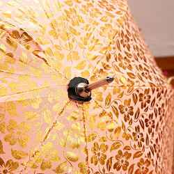 カラフルフリンジがついた インドの ゴールデンフラワー傘・日傘 - 直径73cm程度 - サブ3