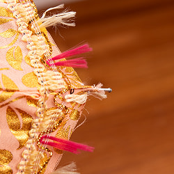 カラフルフリンジがついた インドの ゴールデンフラワー傘・日傘 - 直径73cm程度 - サブ5