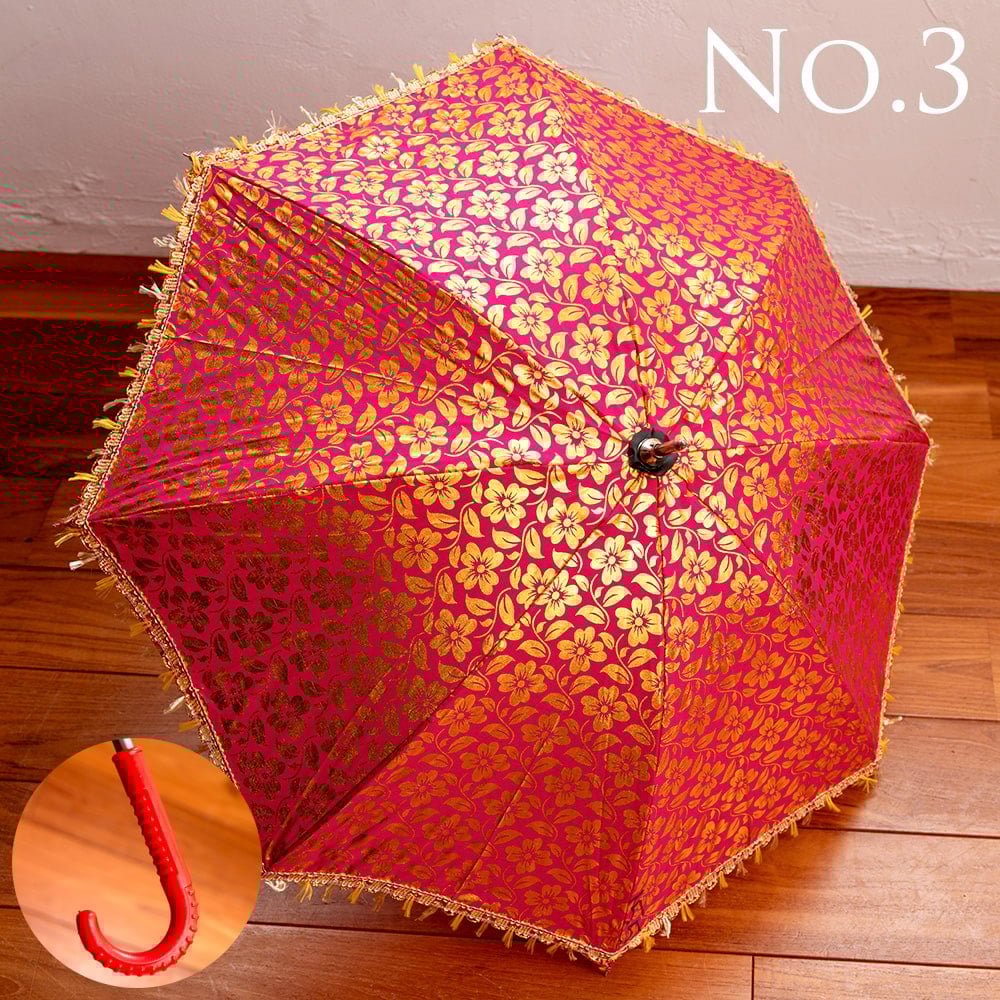 カラフルフリンジがついた インドの ゴールデンフラワー傘・日傘 - 直径73cm程度3枚目の下部説明写真です