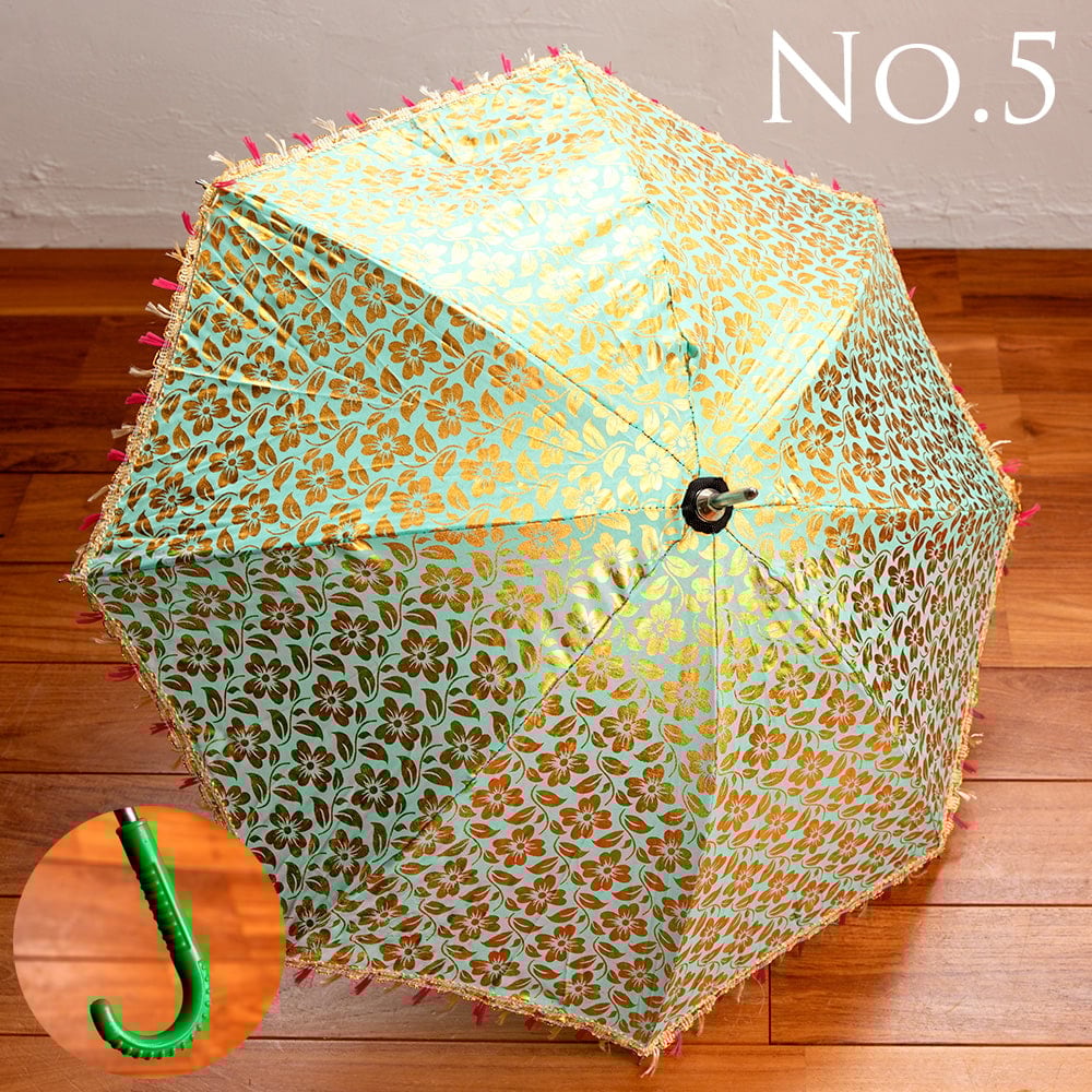 カラフルフリンジがついた インドの ゴールデンフラワー傘・日傘 - 直径73cm程度5枚目の下部説明写真です