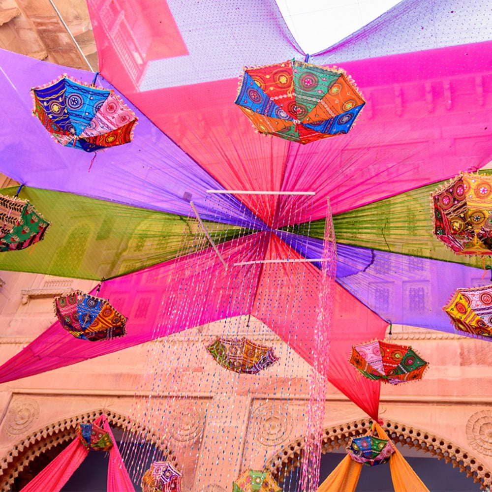 カラフルフリンジがついた インドの ゴールデンフラワー傘・日傘 - 直径73cm程度6枚目の説明写真です