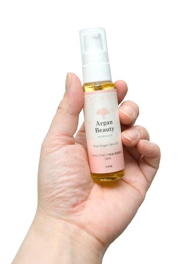 アルガン ピュアスキン オイル 【AGB】 4 - 手に持ってみました。毎日、たっぷりとお使いいただけます。