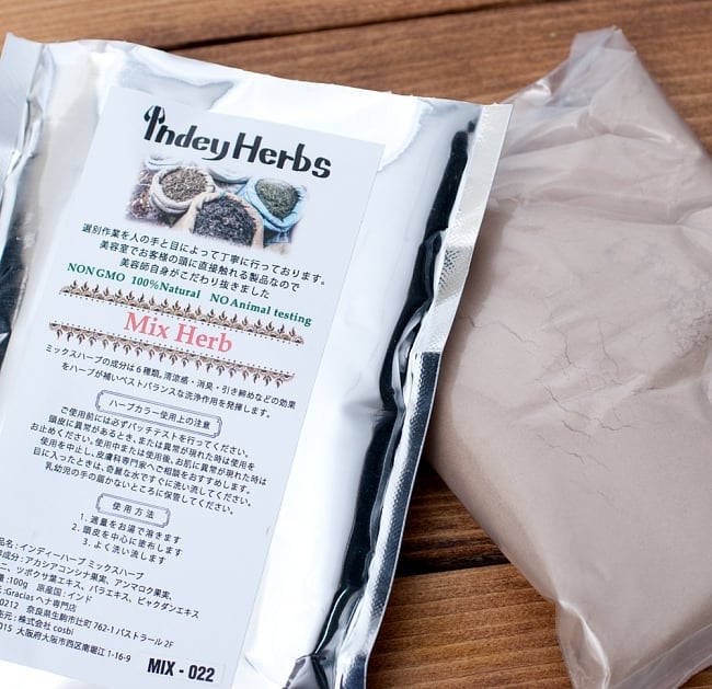 Indey Herbs Mix 洗髪用ハーブパウダー - Mix herb 5 - パッケージを開け、中を撮影してみました。綺麗な緑色です