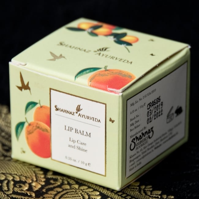 リップバーム LIP BALM - シャナーズ アーユルヴェーダ(Shahnaz Ayurveda)の写真1枚目です。高級感のあるパッケージです。シャナーズ,アーユルヴェーダ,化粧品,シャナーズ アーユルヴェーダ,Shahnaz Ayurveda