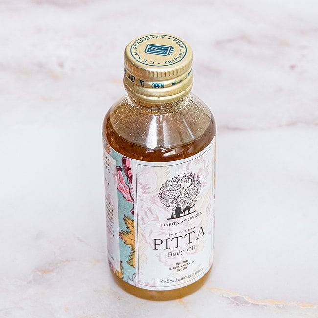 ティラキタ　ピッタ　ボディ　オイル [PITTA Body Oil - Chandanadi Thailam] 100ml 3 - 斜めから撮影しました