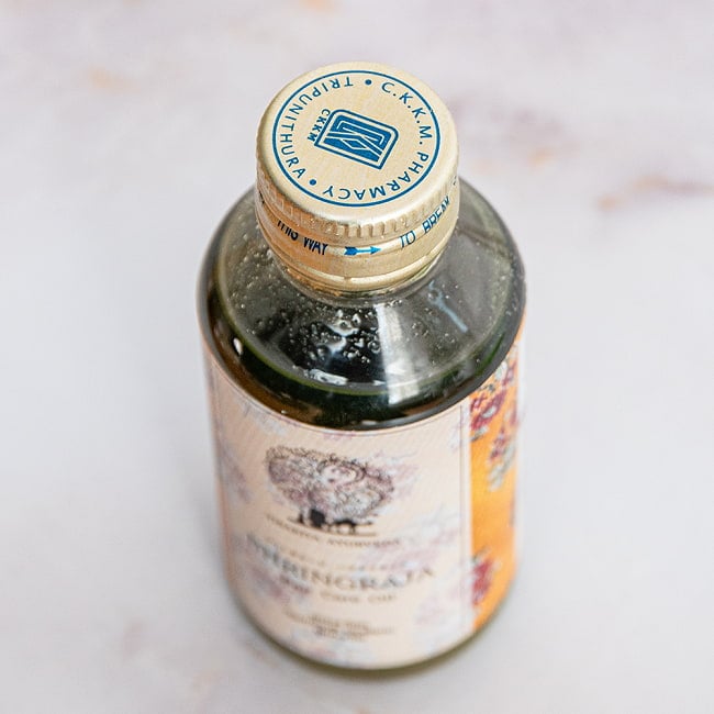 ティラキタ　ブリンガラージ　ヘアケア　オイル[BHRINGRAJA Hair Oil] 100ml 3 - 斜めから撮影しました