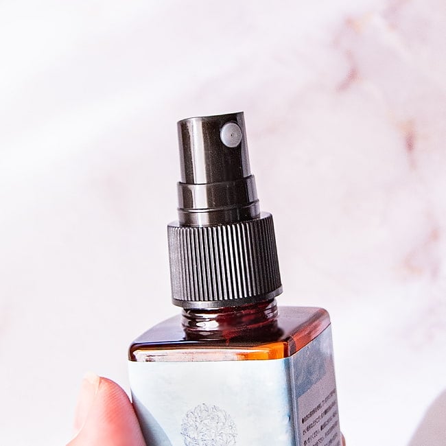 【100ml】便利なスプレータイプ プシュカル ダマスク ローズ ウオーター【生バラだけの化粧水】 3 - とても便利なスプレーボトルが登場。