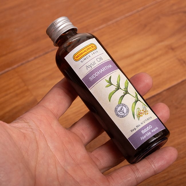 シダレッパ シッダールタ オイル - Siddhartha Oil 100ml 4 - サイズ比較のために手に持ってみました