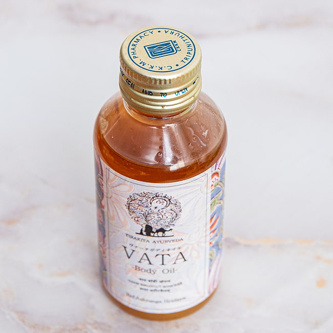 【6個セット】ティラキタ　ヴァータ　ボディ　オイル[VATA Body Oil - Bala Thailam] 100ml 4 - 斜めから撮影しました