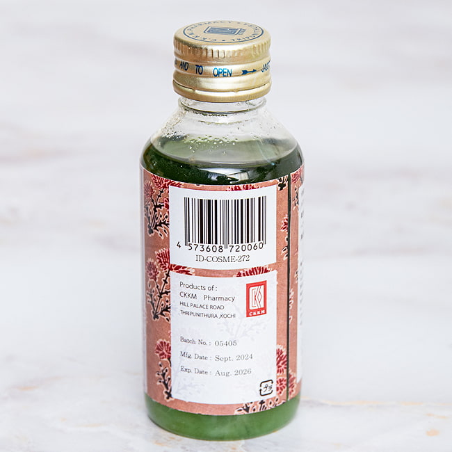 【6個セット】ティラキタ　クリア　マインド　ヘア　オイル[Clear Mind Hair Oil - Brahmi Tailam] 100ml 5 - サイズ比較のために手に持ってみました