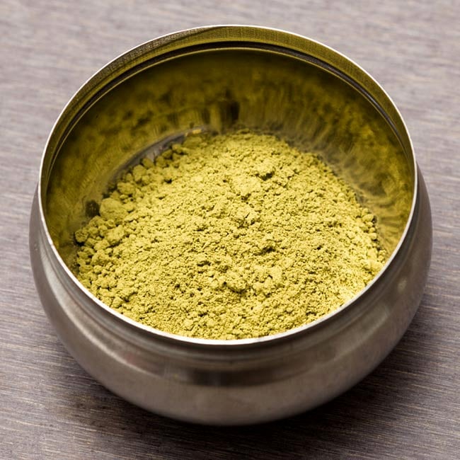 【送料無料・6個セット】メヘンディ - ヘナパウダー 3 - パッケージを開け、中を撮影してみました。綺麗な緑色です