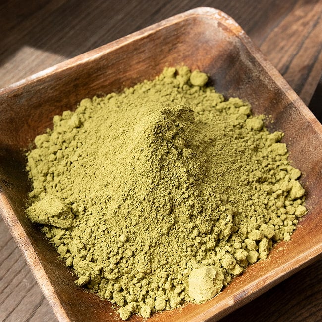 【送料無料・6個セット】髪の毛用　ティラキタ　ヘナ　 パウダー 100g[HAIR Henna Powder] 3 - パッケージを開け、中を撮影してみました。美しい抹茶色です。