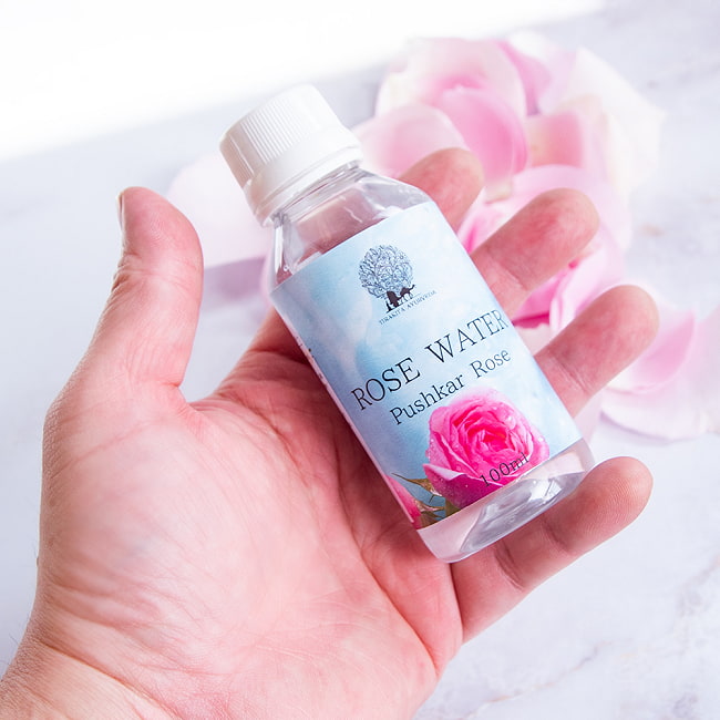 【100ml x 10個セット】プシュカル ダマスク ローズウォーター【化粧水】 5 - サイズ比較のために手に持ってみました