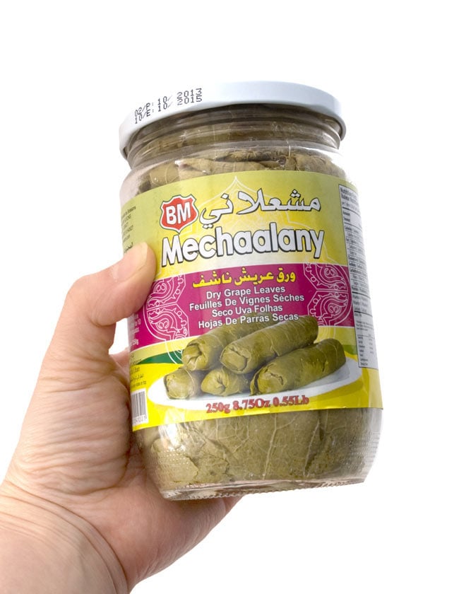 乾燥ブドウの葉 - Dry Grape Leaves 【B.Mechaalany&Sons】 4 - 手に持ってみました。たくさん入っていますのでたくさん巻き巻きできますよ。