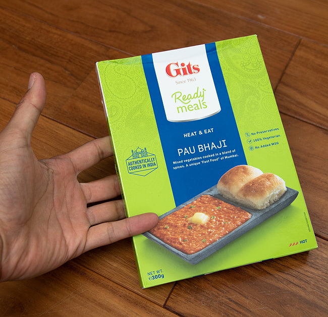 パブ パジ - Pau Bhaji - ジャガイモと野菜のカレー 【Gits】 4 - サイズ比較のために手に持ってみました