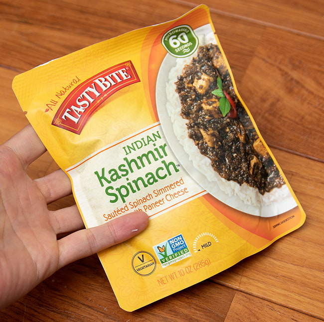 カシミール・スピナッチ - Kashmir Spinach（カシミール風ほうれん草とカッテージチーズのカレー） 4 - サイズ比較のために手に持ってみました