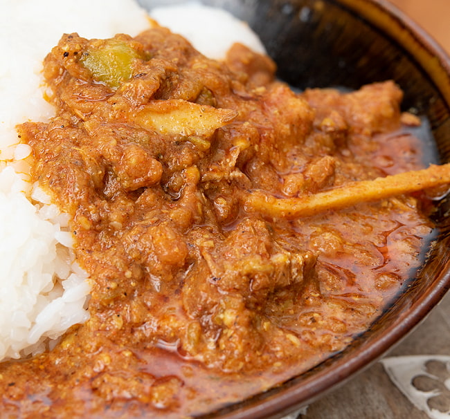 カラヒ ゴーシット - 牛肉の伝統カレー - Karahi　Gosht  [2-3人前]【AHMED】 3 - 中を開けてみました。シュレッドした牛肉がたくさん！！