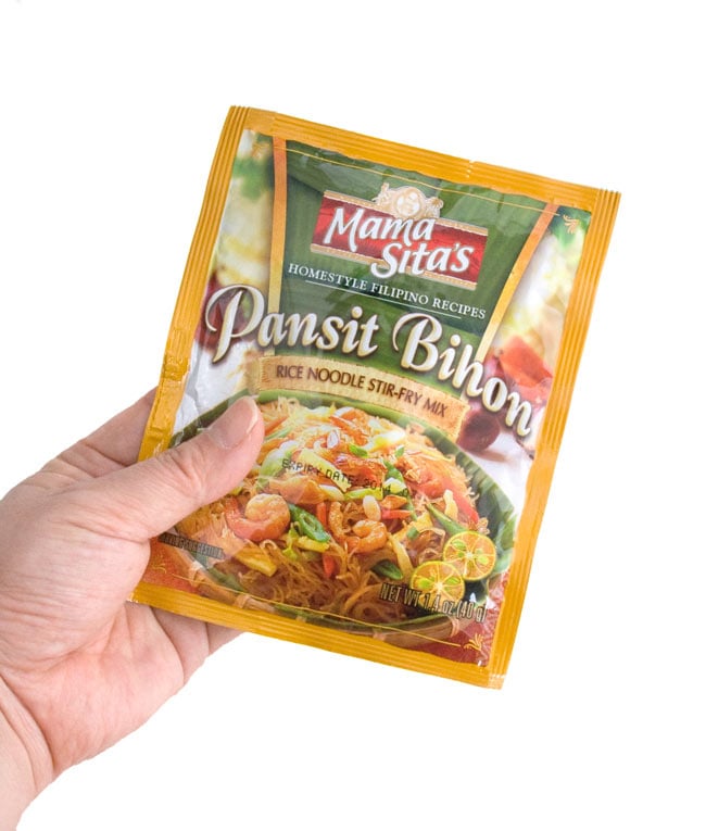 フィリピン料理 パンシット ビホンの素 - Pansit Bihon 【MamaSita’s】 2 - 手に持ってみました。こちらで、3〜4人分の焼きビーフンが作れます。