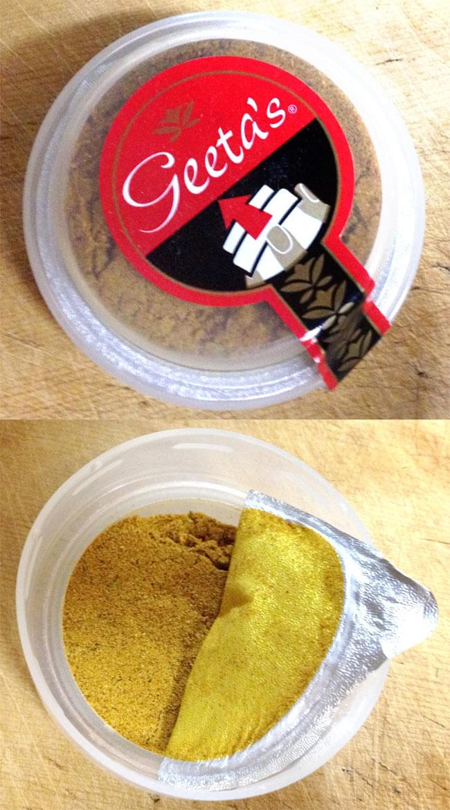 インドカレーの素 - カライ ブーナ karai Bhuna 【GeetasFood】 3 - 瓶の上に付いている蓋にはパウダースパイスが付いています。先にこのスパイスと素材を炒めます。