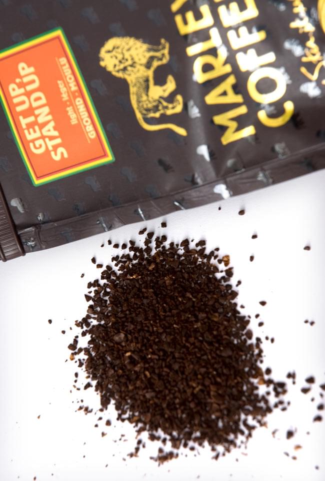 マーリーコーヒー - ゲット・アップ・スタンド・アップ (粉) 【MARLEY COFFEE】 2 - 中細挽きに挽いてあります。思い立ったらすぐ、コーヒタイムを楽しめます。