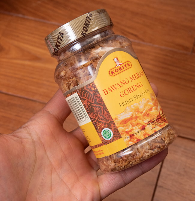インドネシア料理 フライド エシャロット - Bawang Goreng 【KOKITA】 3 - サイズ比較のために手に持ってみました