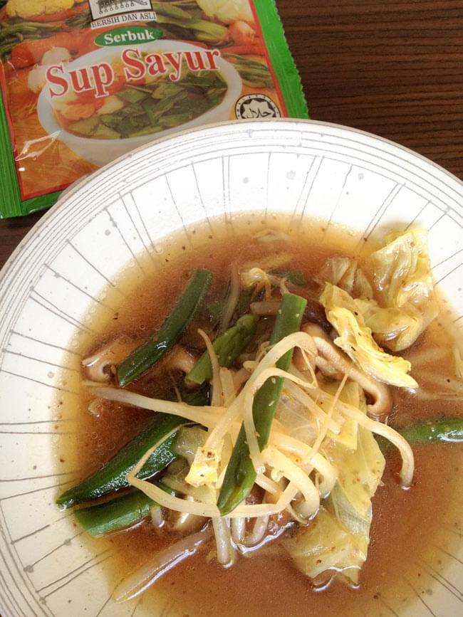マレーシア料理の素 - 野菜スープの素 - Perencah Sup Sayur 【Adabi 】 3 - 炒めて、水を入れて、野菜を煮るだけで簡単に作ることが出来ます。