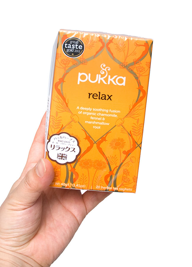 【PUKKA】 relax(ヴァータ) - オーガニックハーブティー(カフェインフリー) 3 - 別のデザインのものを手に持ってみました。あなたの美容・健康ライフに是非、お役立て下さい。