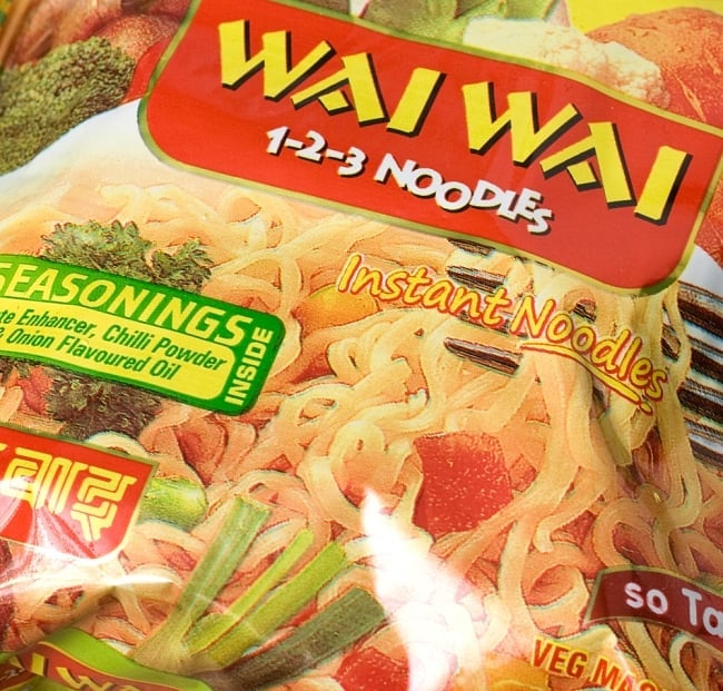 WAIWAI Noodles - ネパールのインスタントヌードル【ベジ・マサラ味】 2 - ラベルのアップです