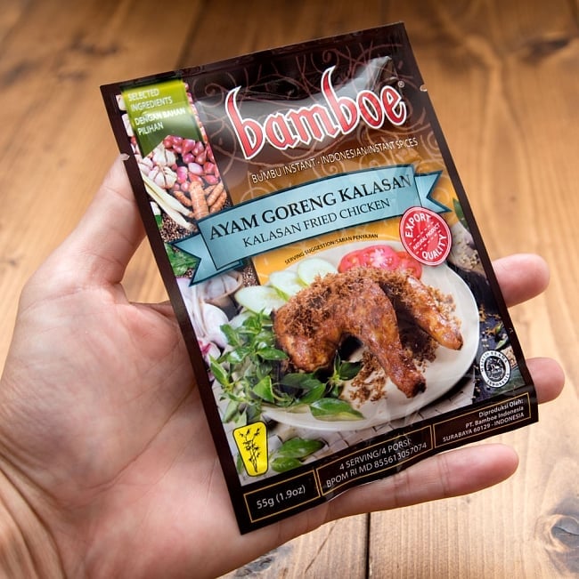 【bamboe】ジャワ風鶏のから揚げ - アヤムゴレンカラサンの素　Ayam Goreng Kalasan  5 - サイズ比較のために手に持ってみました