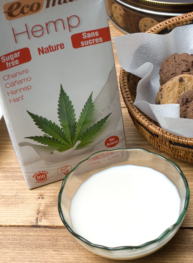 有機 ヘンプ ミルク 無糖 - Hemp Milk Nature Sugar Free 【ecomil】 2 - 白に近いクリーム色でサラッとしています。