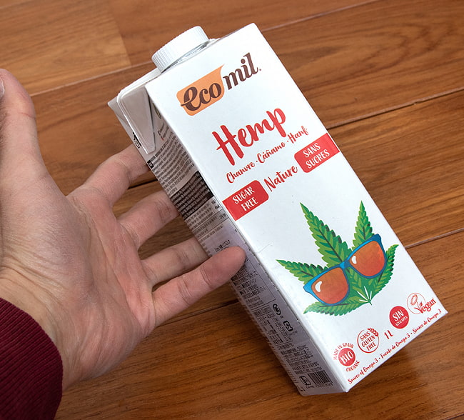 有機 ヘンプ ミルク 無糖 - Hemp　Milk  Nature Sugar Free 【ecomil】 5 - 手に持ってみました。