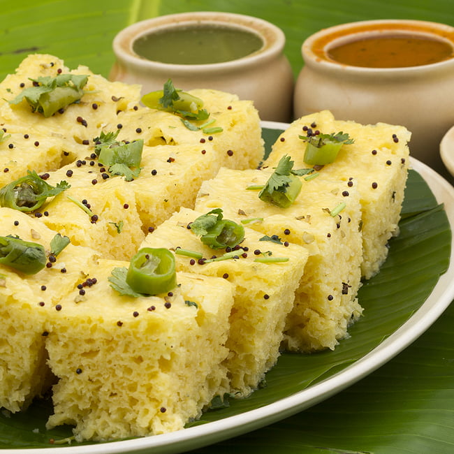 インドのお菓子  カマン ドークラの素 -KHAMAN DHOKLA Mix 【Gits】 5 - カマンドークラとは黄色いスポンジ状のお菓子です。