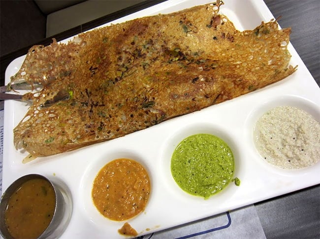 インドの軽食  ラバ ドーサの素 -Rava Dosa Mix 500g 袋入り 【MTR】 6 - インドではこの様な感じでサーブされています
