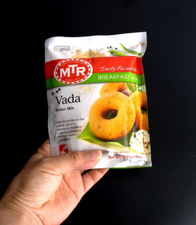 ヴァダ の素 200g 小袋 - Vada Mix 【MTR】 3 - 手に持ってみました。25g〜30gのヴァダが約15個程作れます。