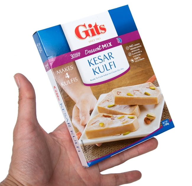 インドのアイスクリーム　 クルフィの素 - KULFI Mix 【Gits】 4 - サイズ比較のために手に持ってみました
