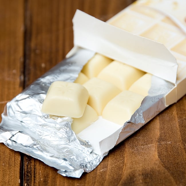 〔TRUMPF〕ドイツ製　トランフのチョコレート　人気のSchogettenシリーズ - ホワイトチョコレート 3 - 小さな粒が沢山入って一口サイズで食べやすいです。お出かけ時やみんなでちょっとずつ食べるのに最適。いろんな味を食べたいなんて時にもいいですよ。