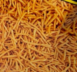 インドのお菓子 スパイシーポテトスナック アルーブジア - ALOO BHUJIA - サブ5